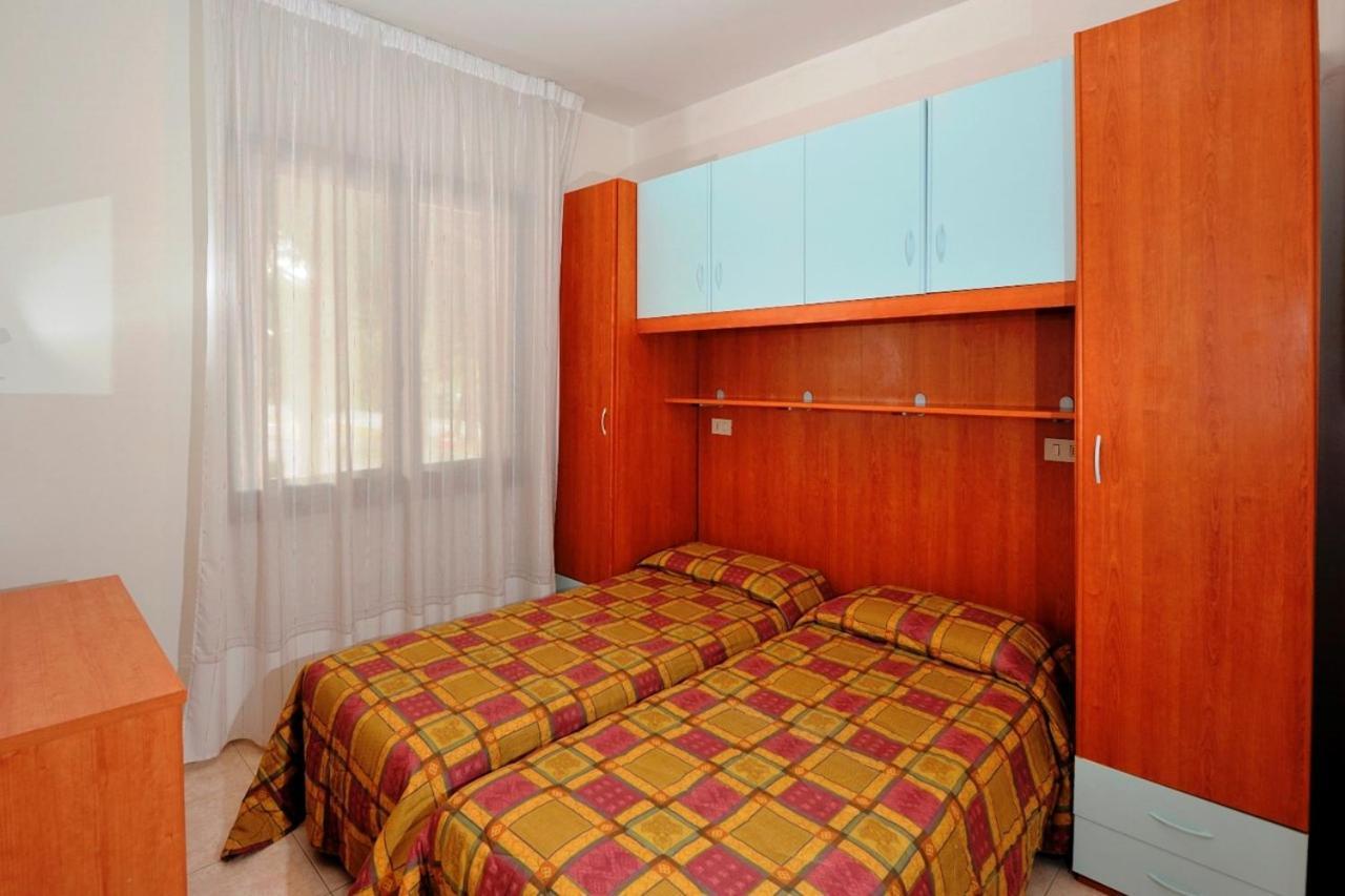 Amazing Villa With Private Garden In Bibione Exteriör bild