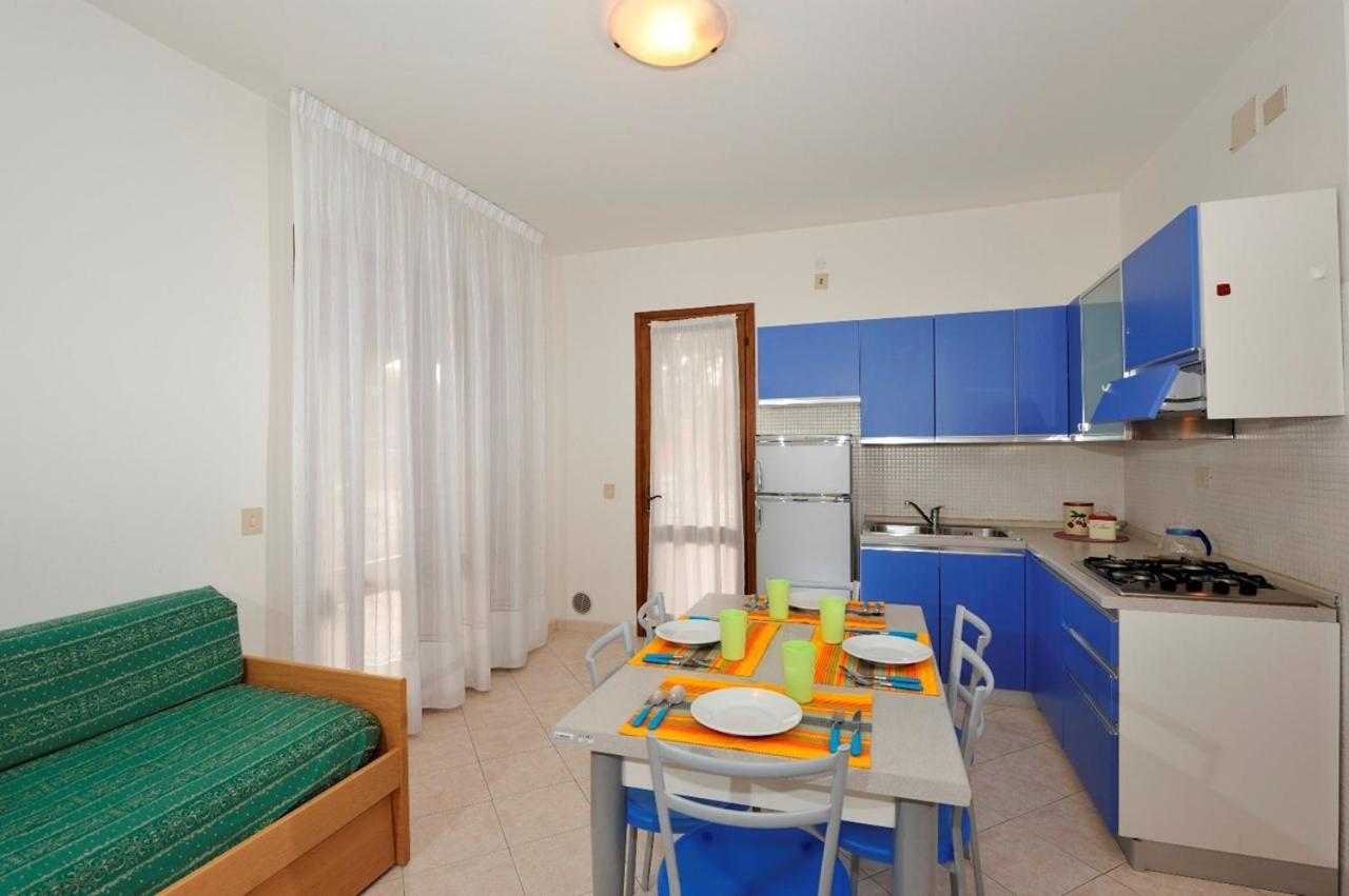 Amazing Villa With Private Garden In Bibione Exteriör bild